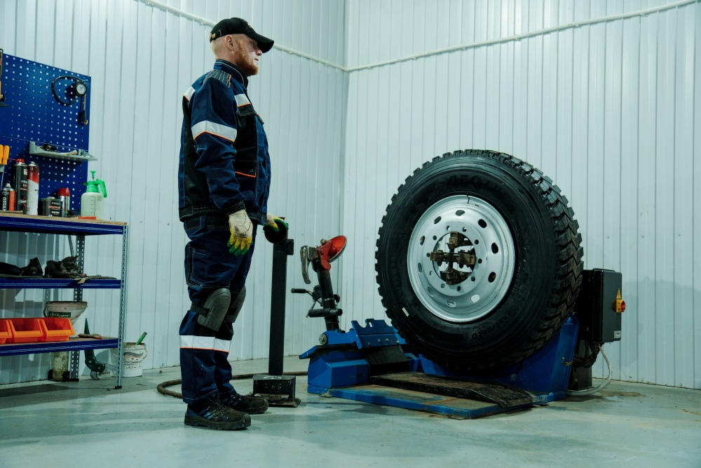 Грузовой шиномонтаж в Сургуте